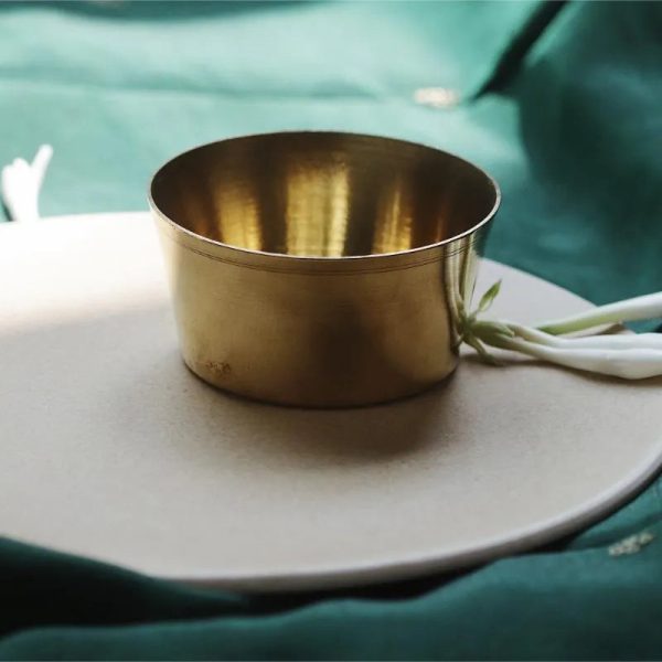 Gambas Stonware & Brass Plate Bowls with Napkins Gift Set | Set of 6 Online