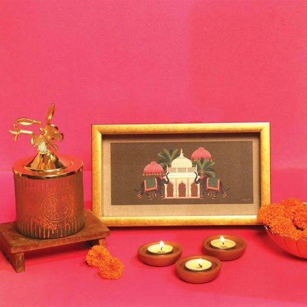 Beautiful Artistic Small Gajraj Hamper For Sale