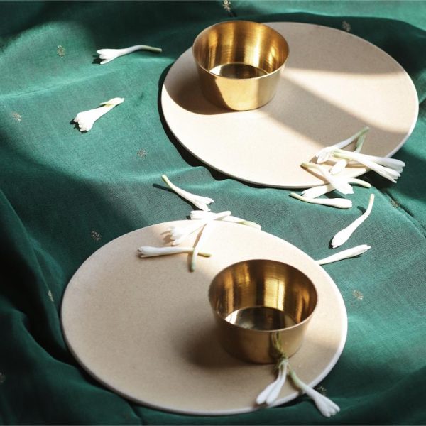 Gambas Stonware & Brass Plate Bowls with Napkins Gift Set | Set of 6 Online