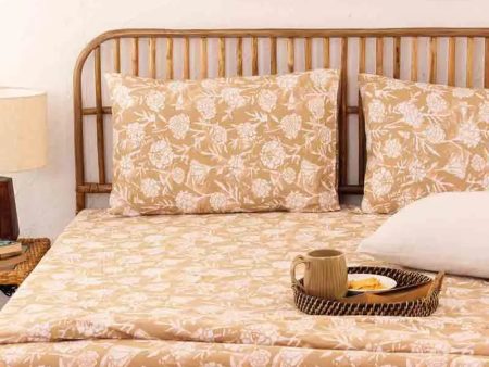 Beige Genda Phool Cotton Bedding Set With Pillow Cover | King Size | 108 x 108 Inches For Sale